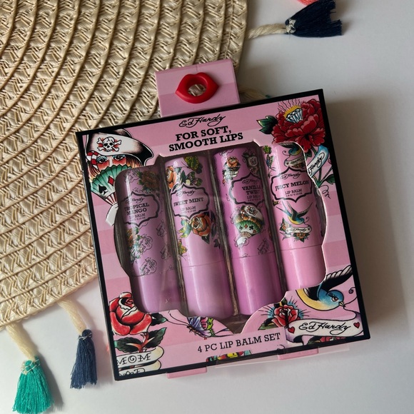 Ed Hardy 4 Pcs Lip Balm Set NIB - Picture 3 of 3